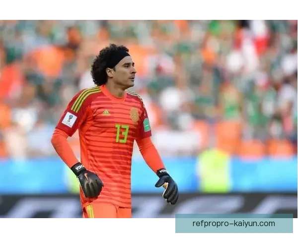 诺伊尔持续保持出色的门将判断力，成为球队防线坚实保障